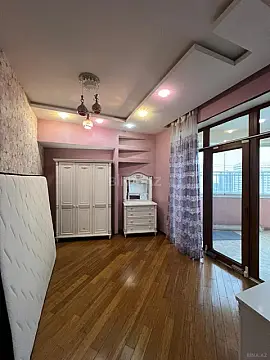 Satılır 4 otaqlı mənzil 200 m²