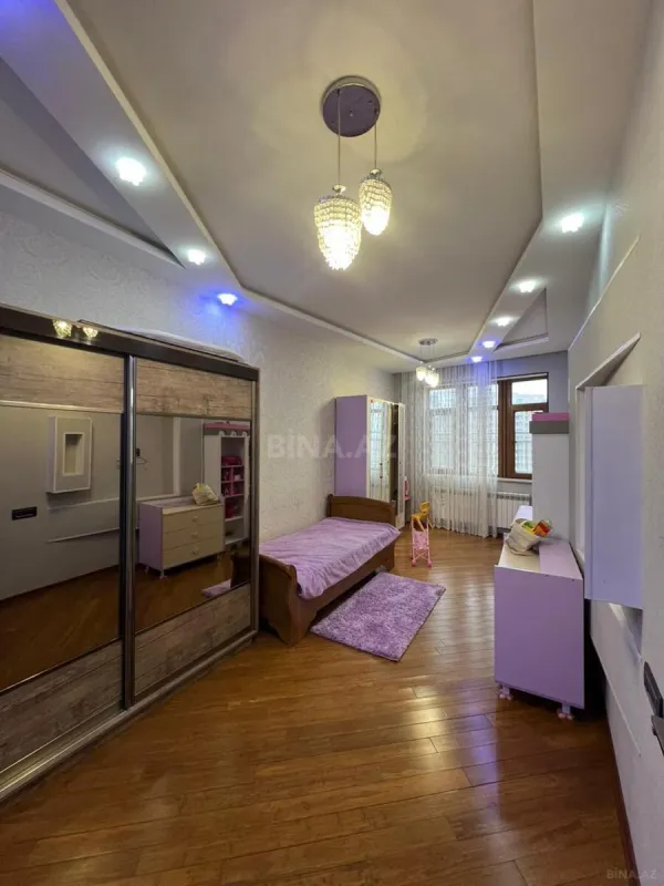 Satılır 4 otaqlı mənzil 200 m²