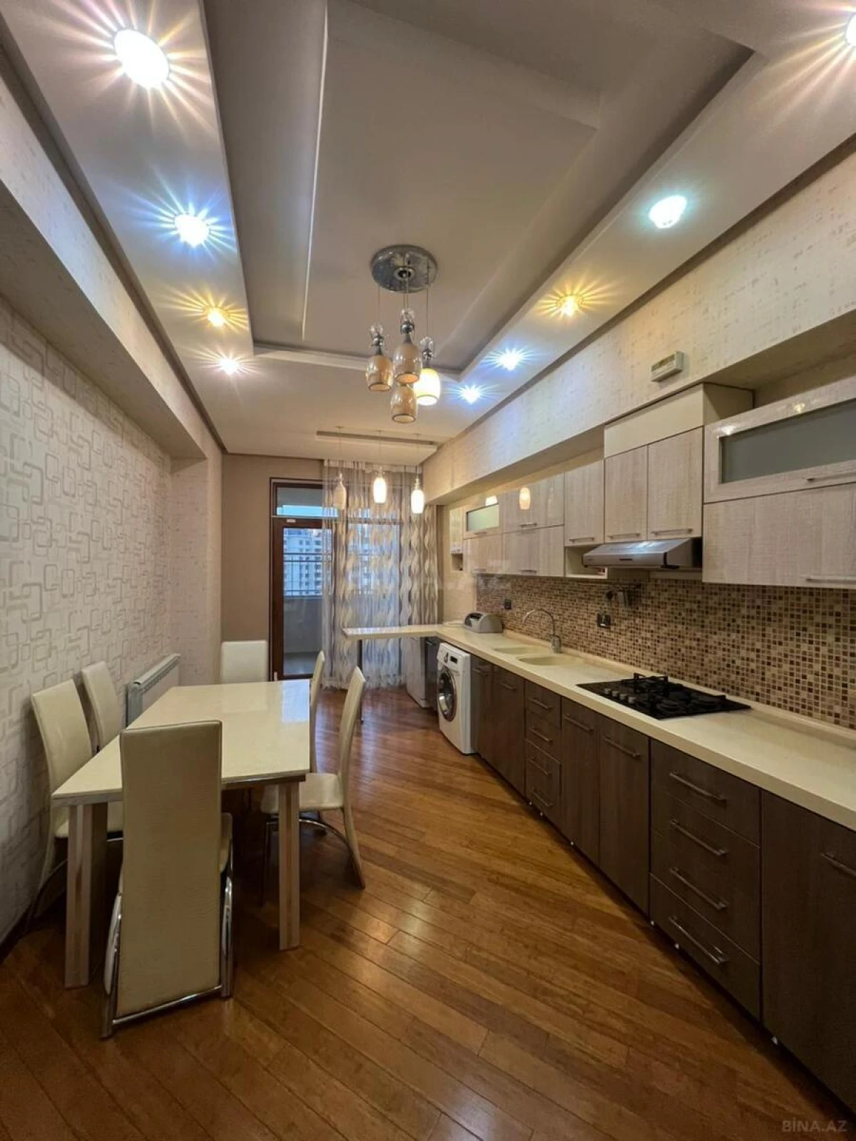 Satılır 4 otaqlı mənzil 200 m²