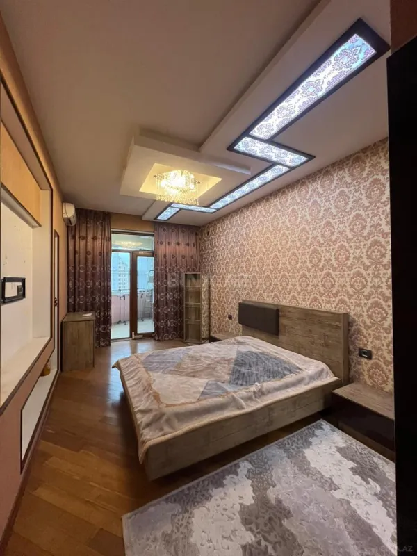 Satılır 4 otaqlı mənzil 200 m²