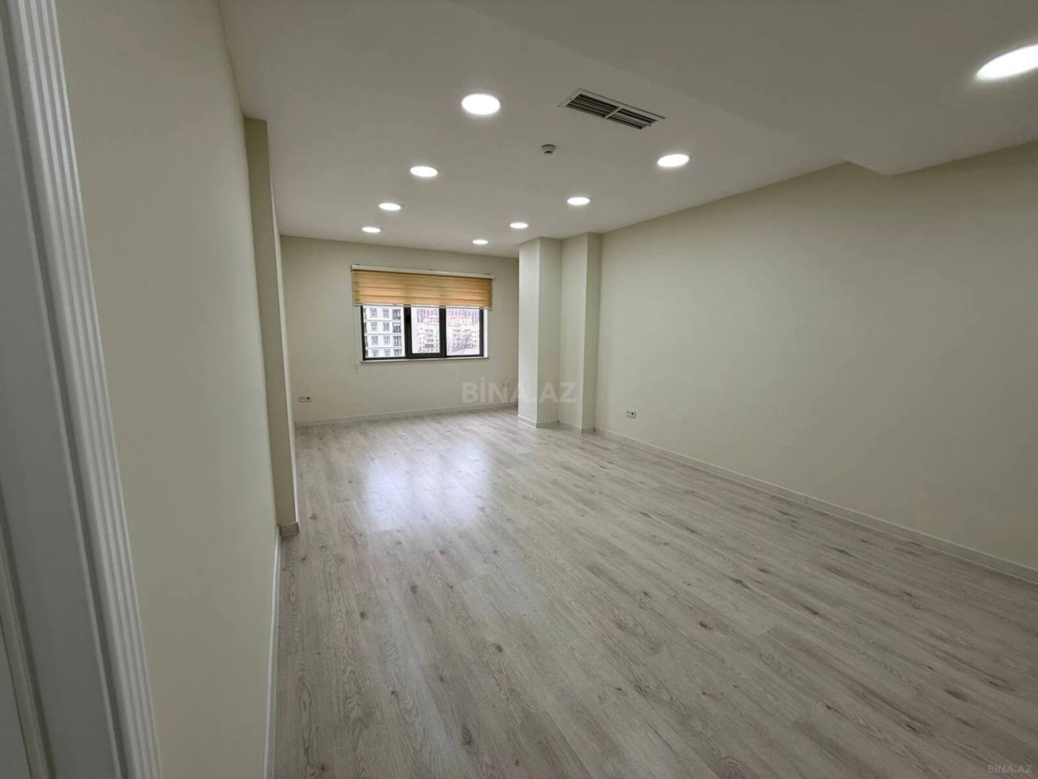 Kirayə verilir 3 otaqlı ofis 112 m²