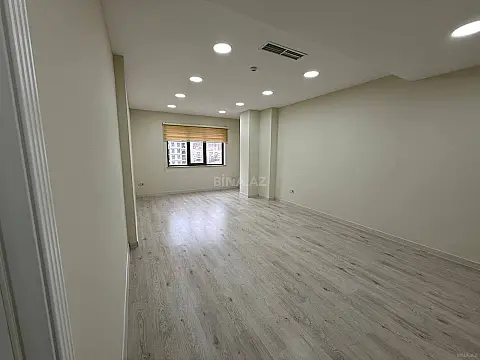 Kirayə verilir 3 otaqlı ofis 112 m²