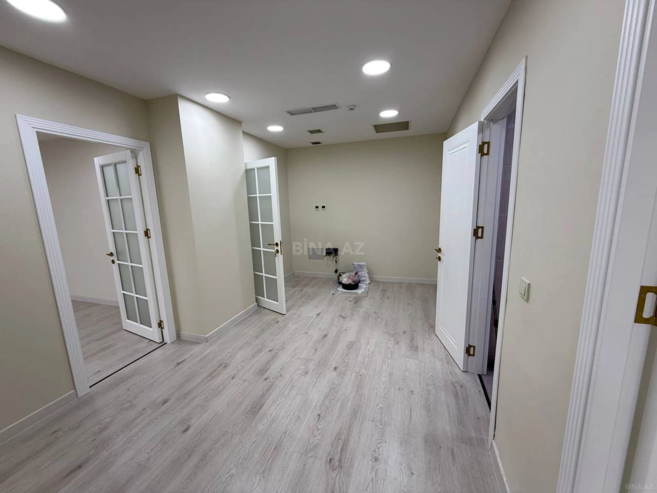 Kirayə verilir 3 otaqlı ofis 112 m²