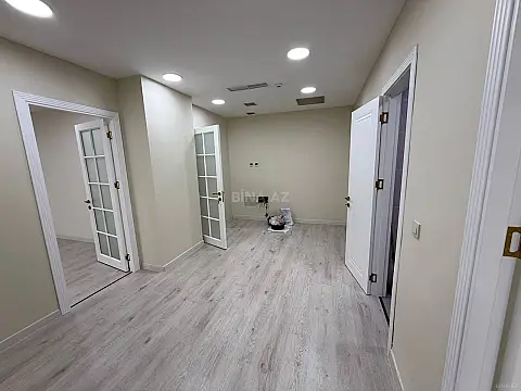Kirayə verilir 3 otaqlı ofis 112 m²