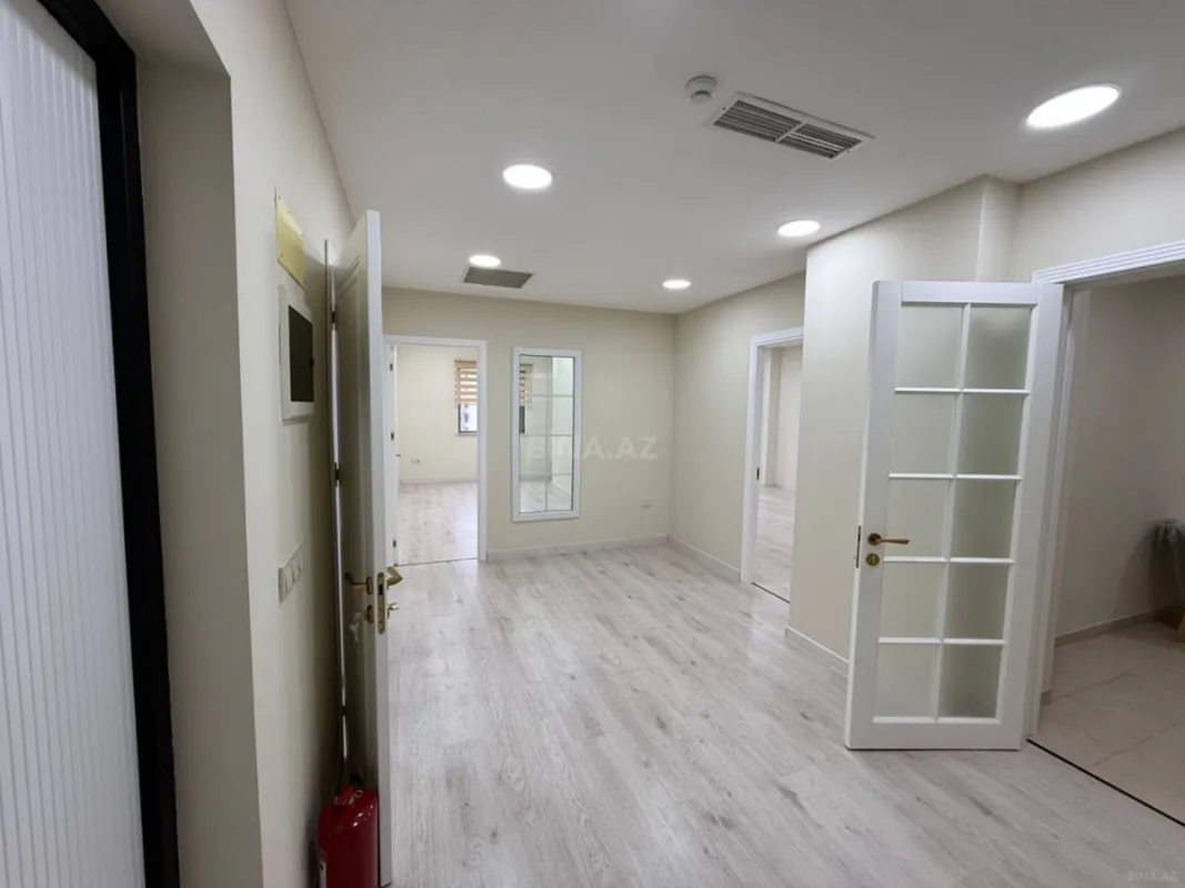 Kirayə verilir 3 otaqlı ofis 112 m²