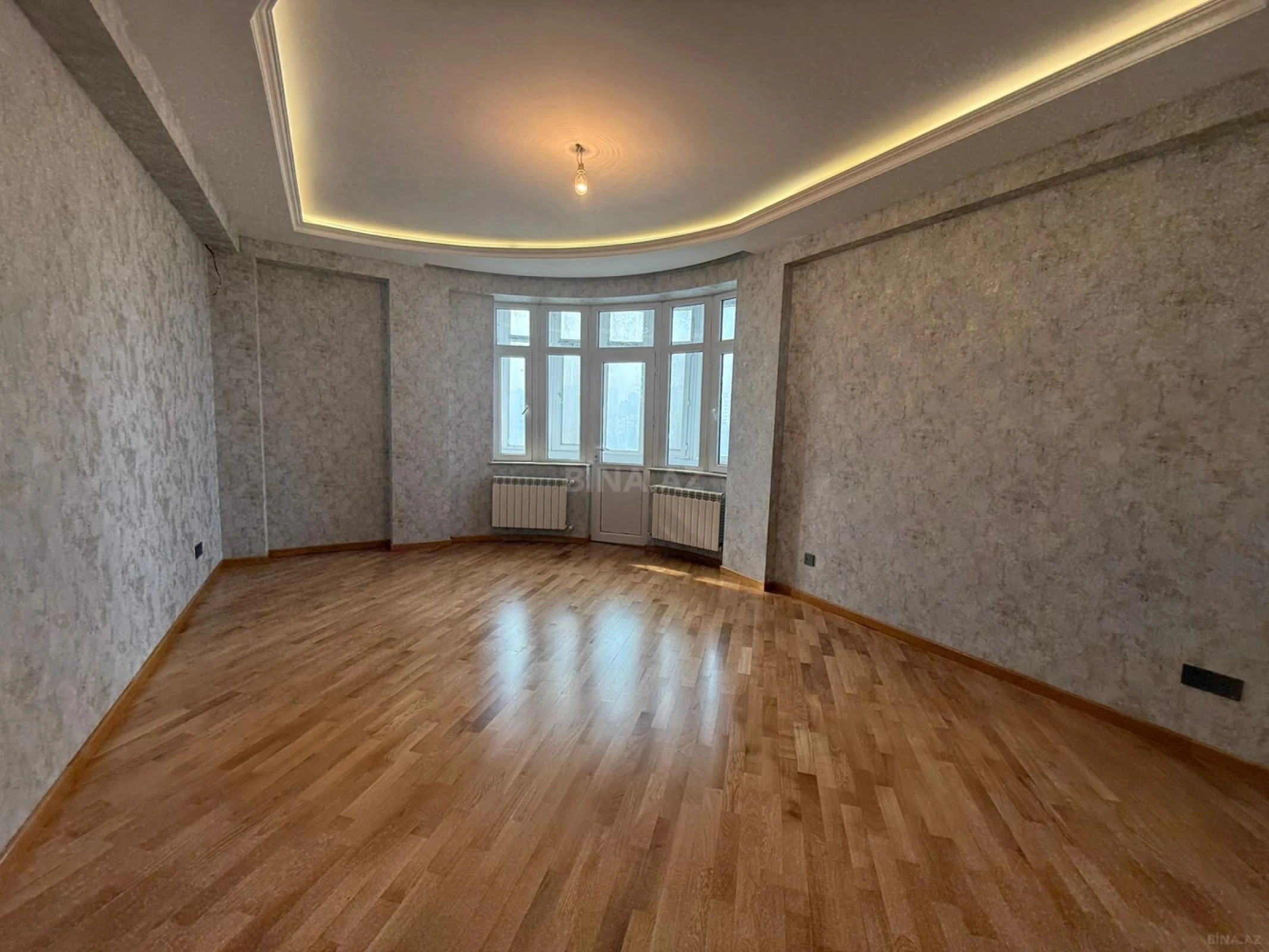 Satılır 3 otaqlı mənzil 150 m²