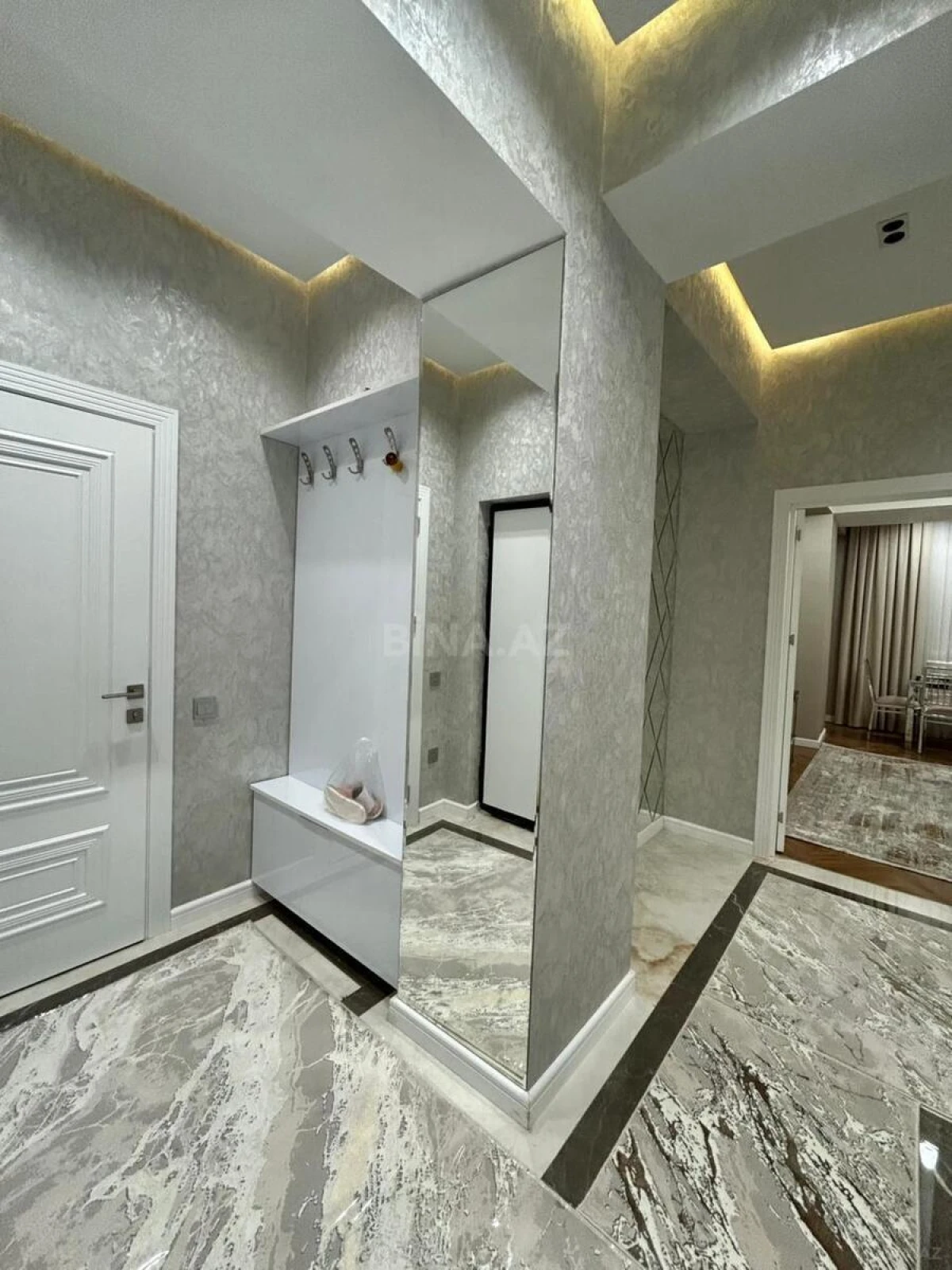 Kirayə verilir 2 otaqlı mənzil 75 m²