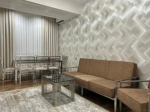 Kirayə verilir 2 otaqlı mənzil 75 m²