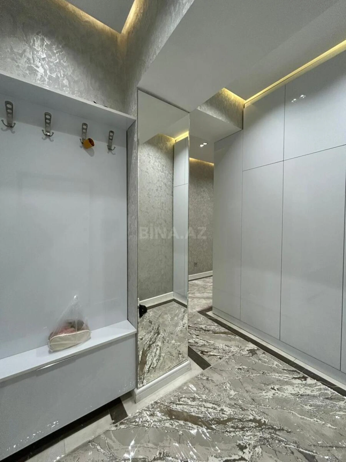 Kirayə verilir 2 otaqlı mənzil 75 m²