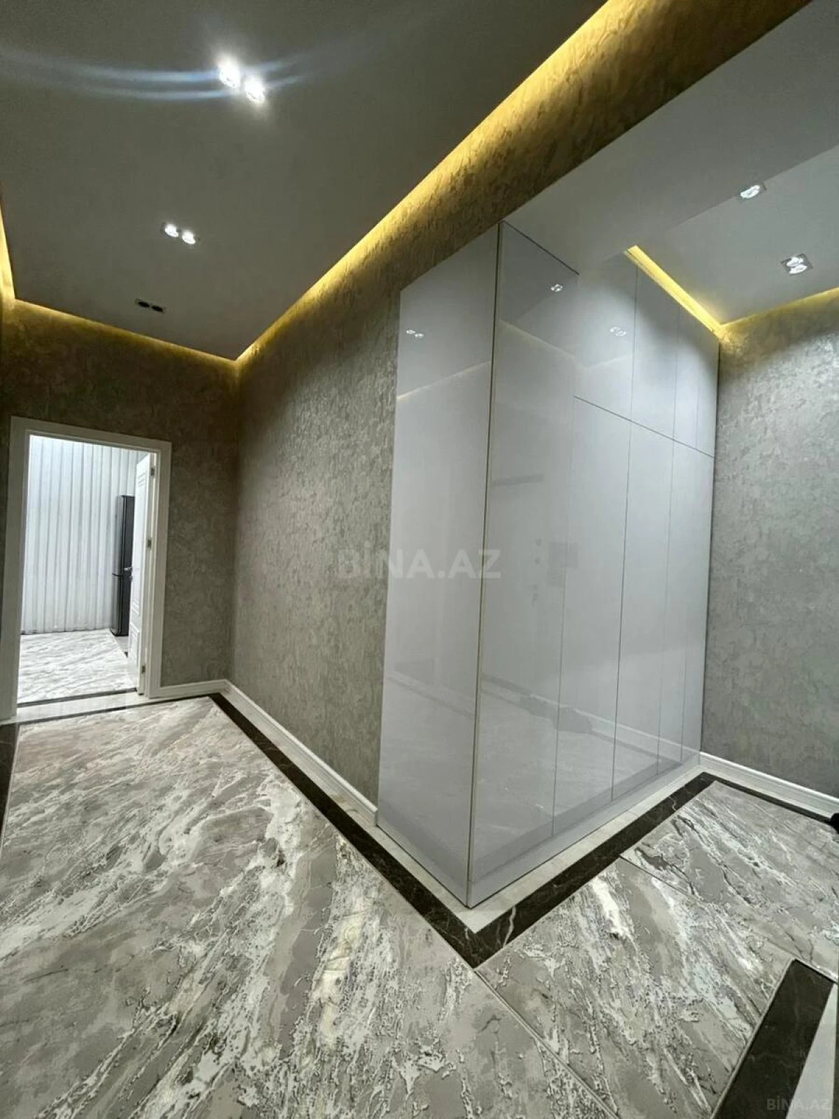 Kirayə verilir 2 otaqlı mənzil 75 m²