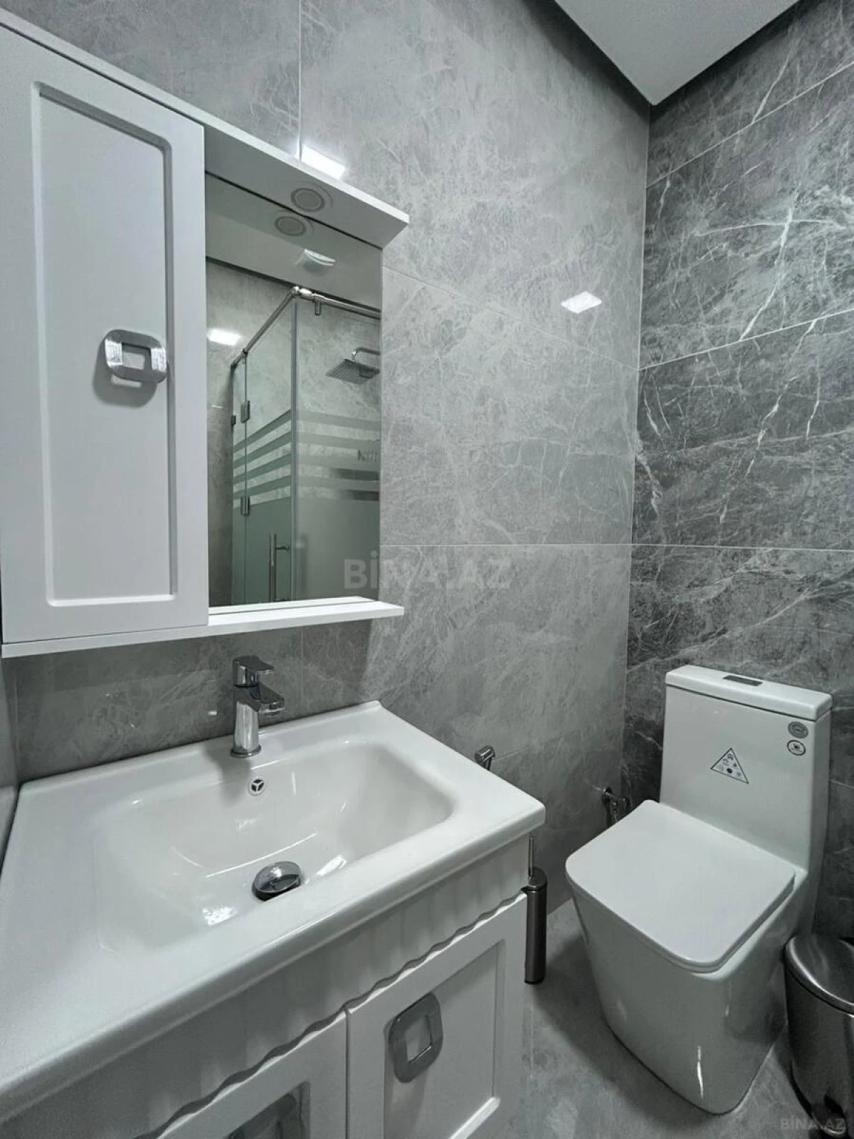 Kirayə verilir 2 otaqlı mənzil 75 m²