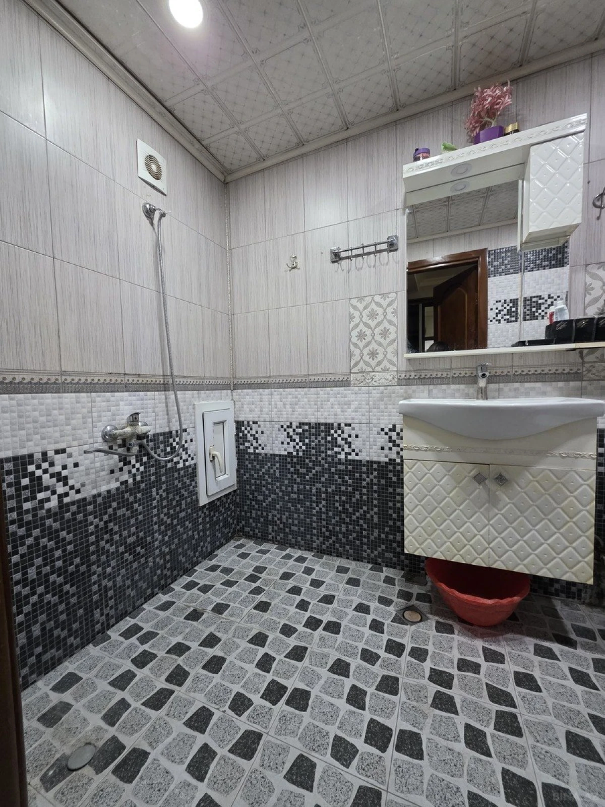 Satılır 2 otaqlı mənzil 58 m²