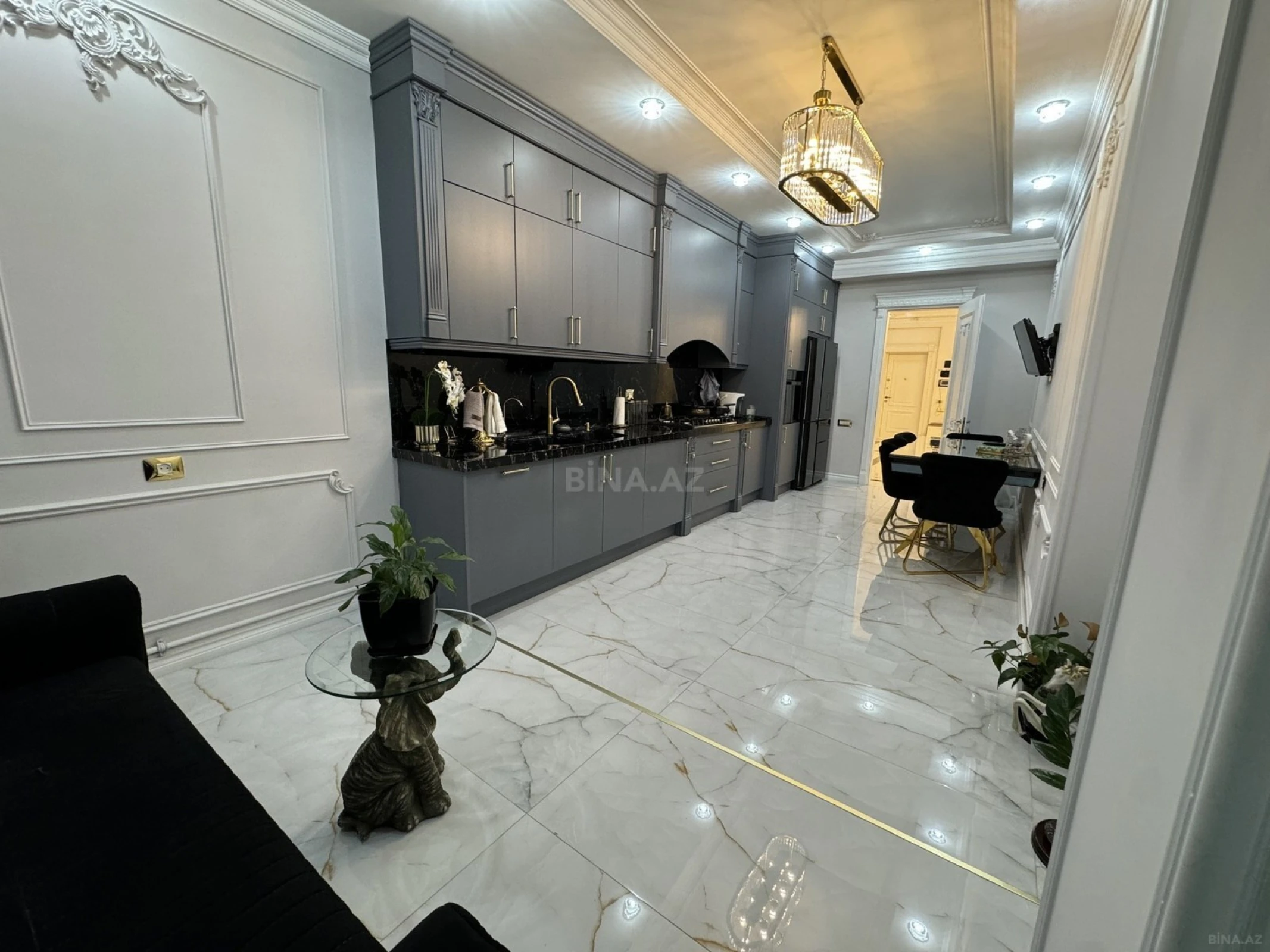 Satılır 3 otaqlı mənzil 181 m²