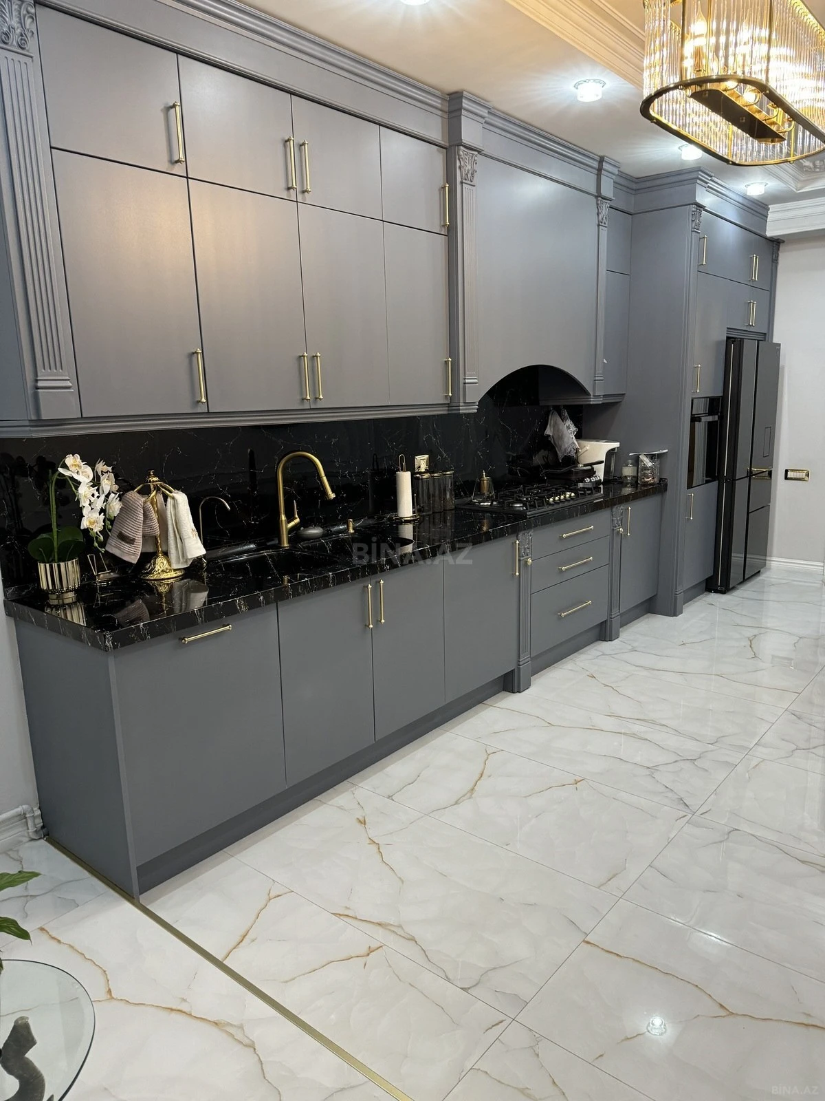 Satılır 3 otaqlı mənzil 181 m²