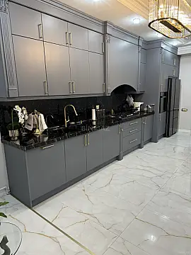 Satılır 3 otaqlı mənzil 181 m²