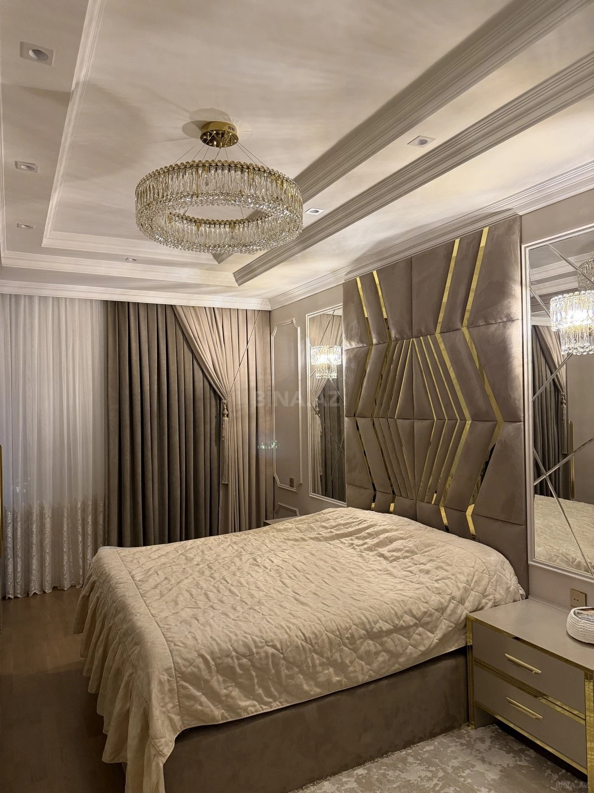 Satılır 3 otaqlı mənzil 181 m²