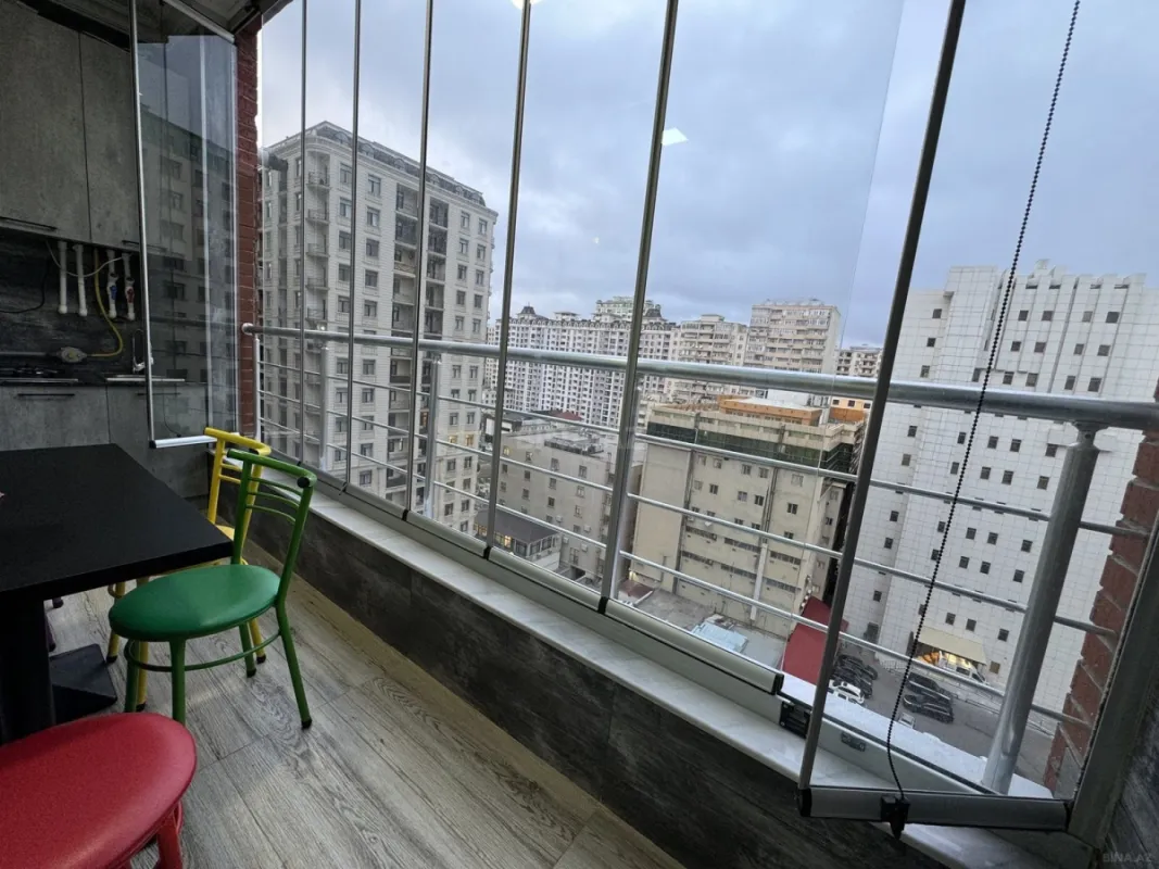 Satılır 3 otaqlı mənzil 181 m²