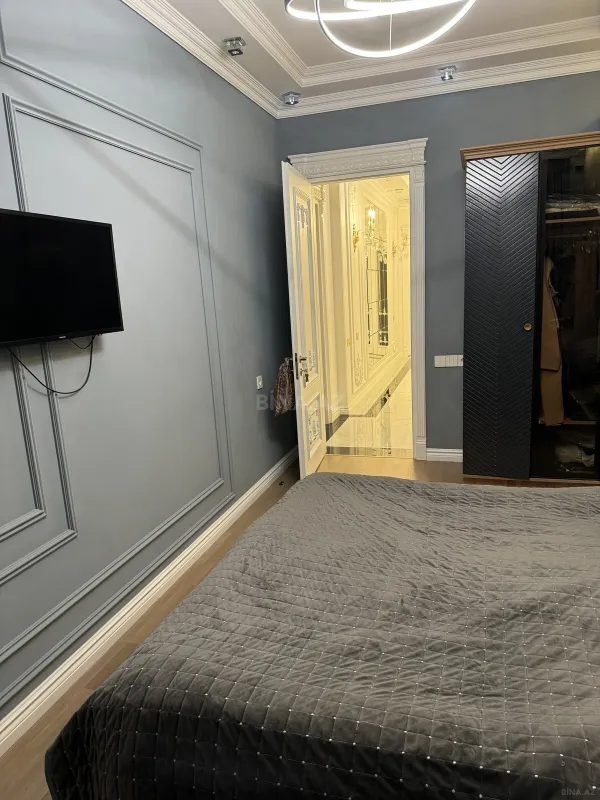 Satılır 3 otaqlı mənzil 181 m²