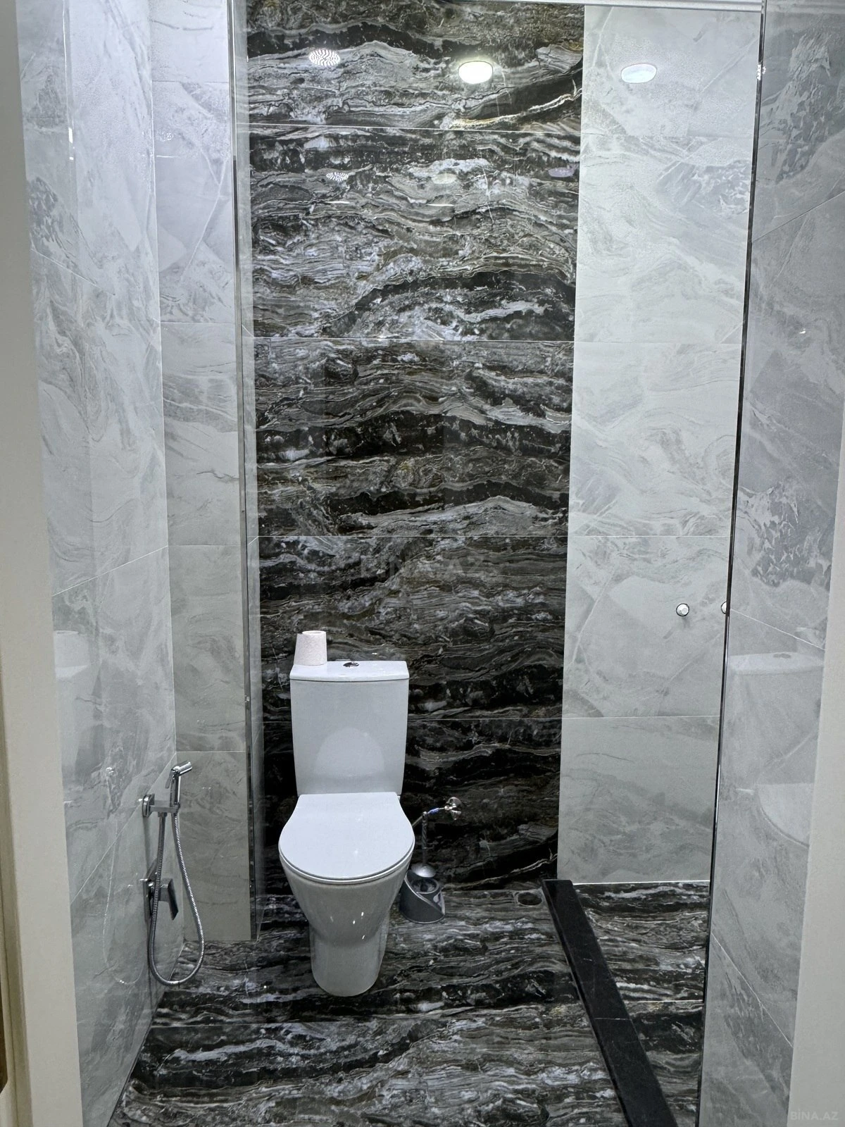 Satılır 3 otaqlı mənzil 181 m²