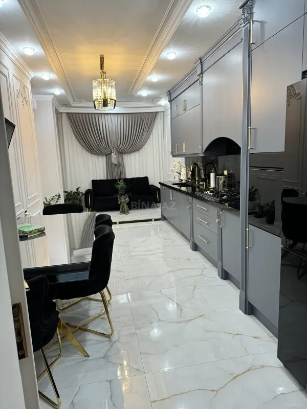Satılır 3 otaqlı mənzil 181 m²