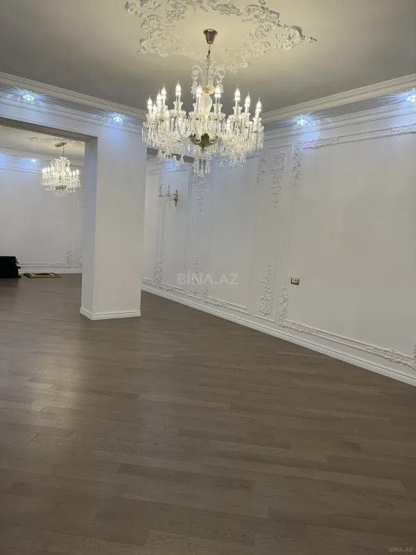Satılır 3 otaqlı mənzil 181 m²