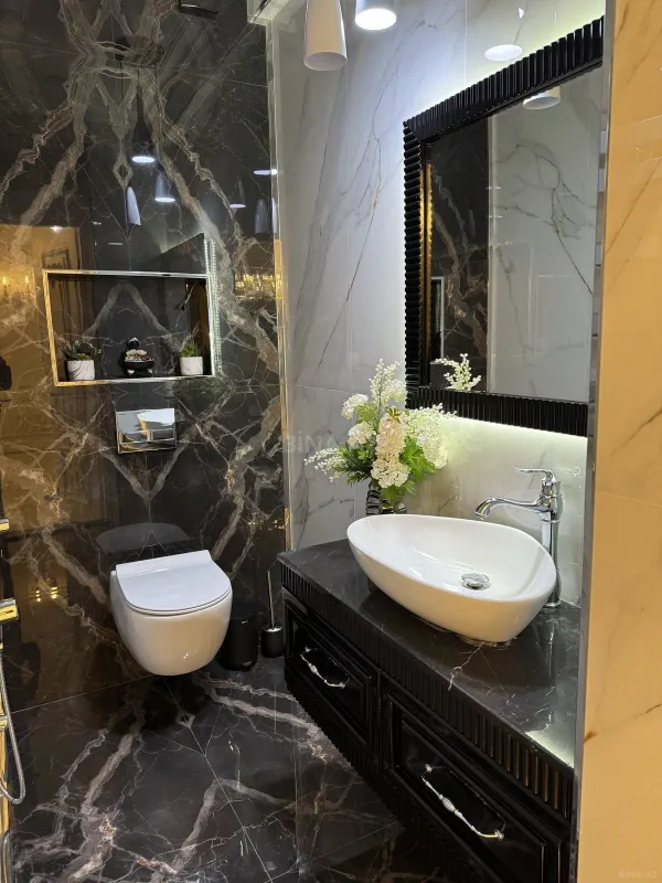 Satılır 3 otaqlı mənzil 181 m²