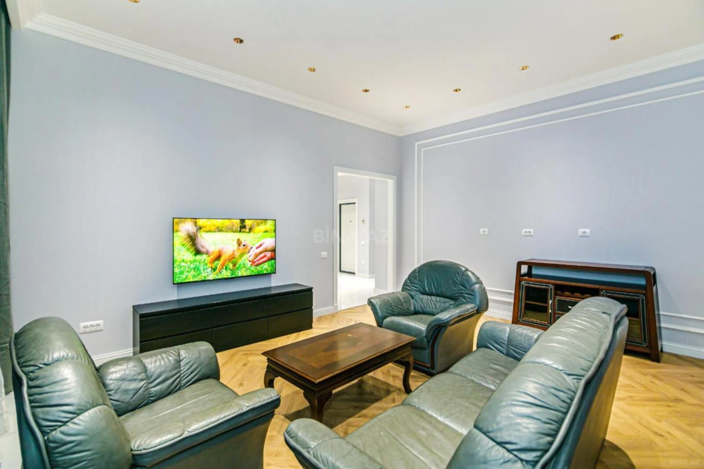 Kirayə verilir 3 otaqlı mənzil 140 m²