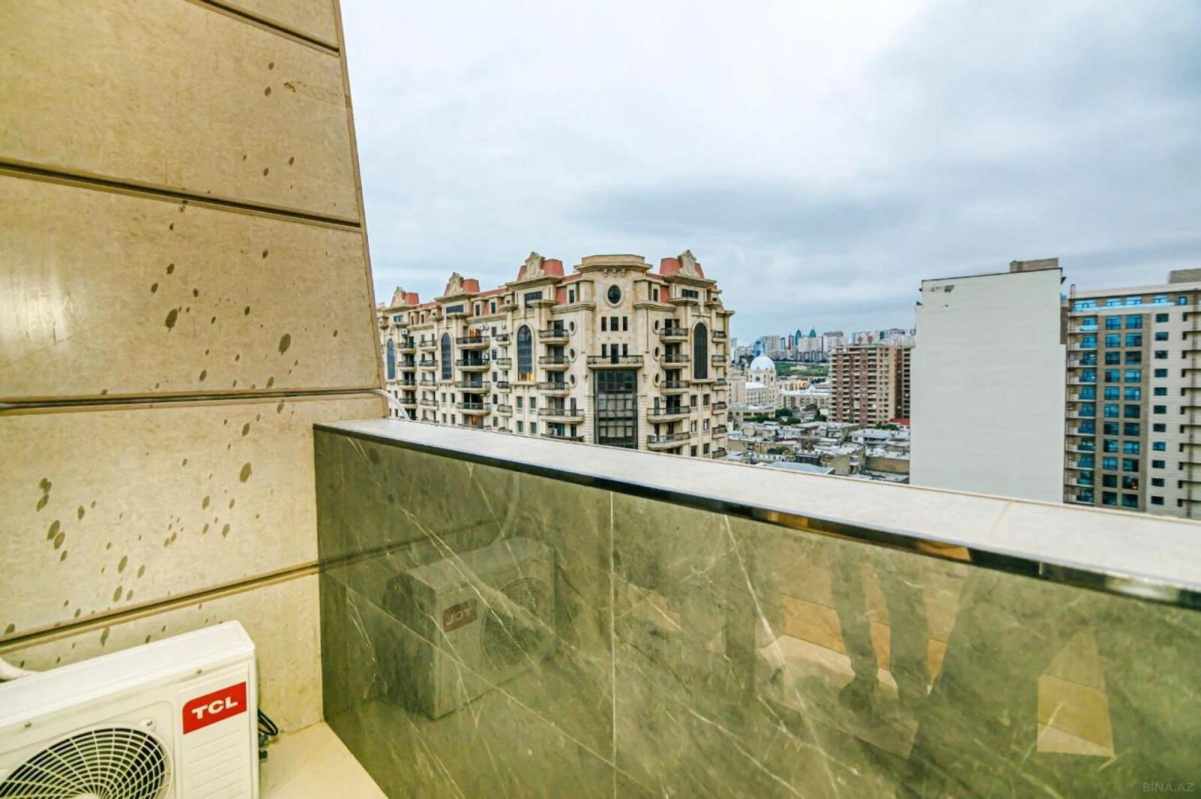 Kirayə verilir 3 otaqlı mənzil 140 m²