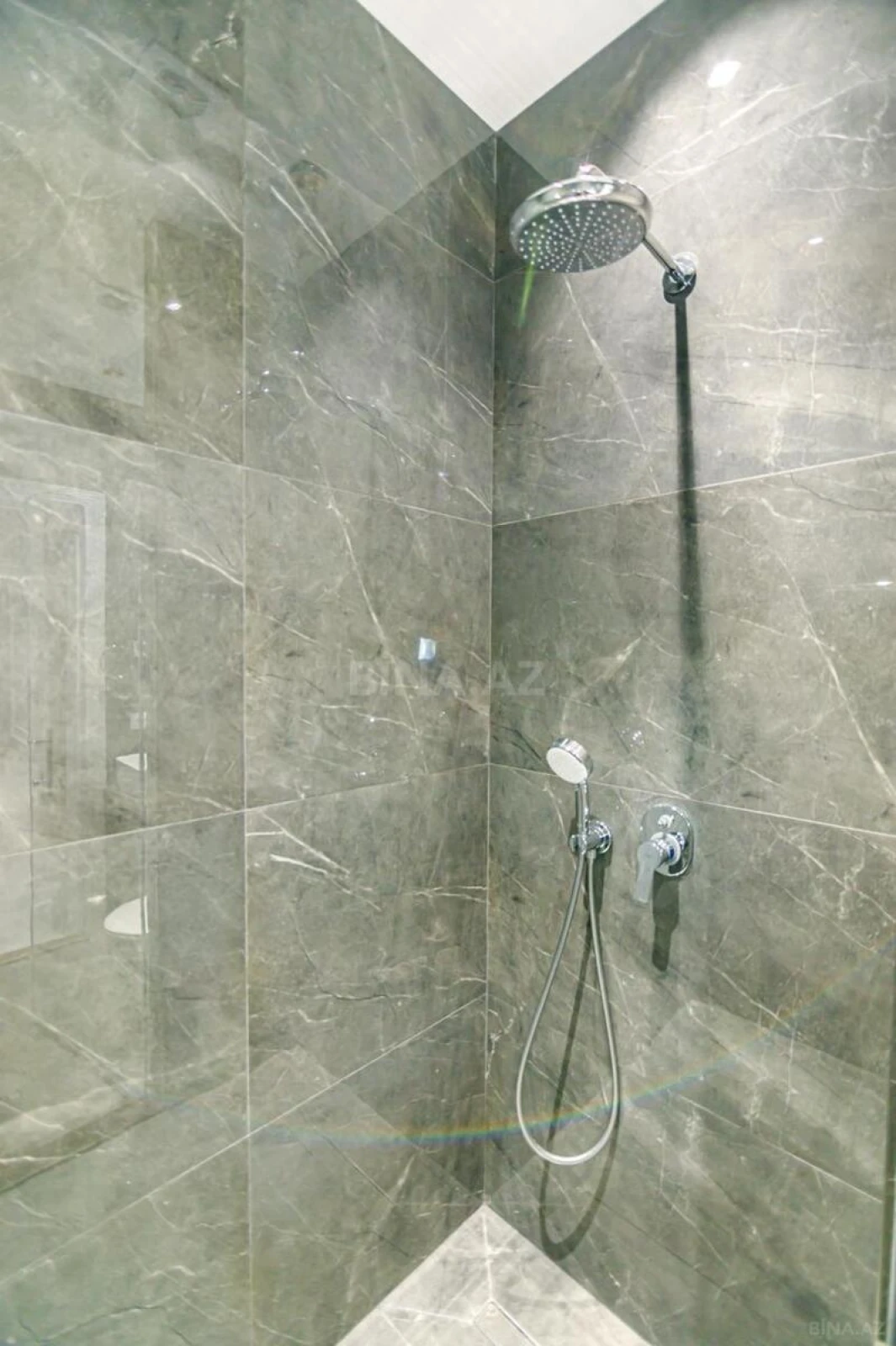 Kirayə verilir 3 otaqlı mənzil 140 m²