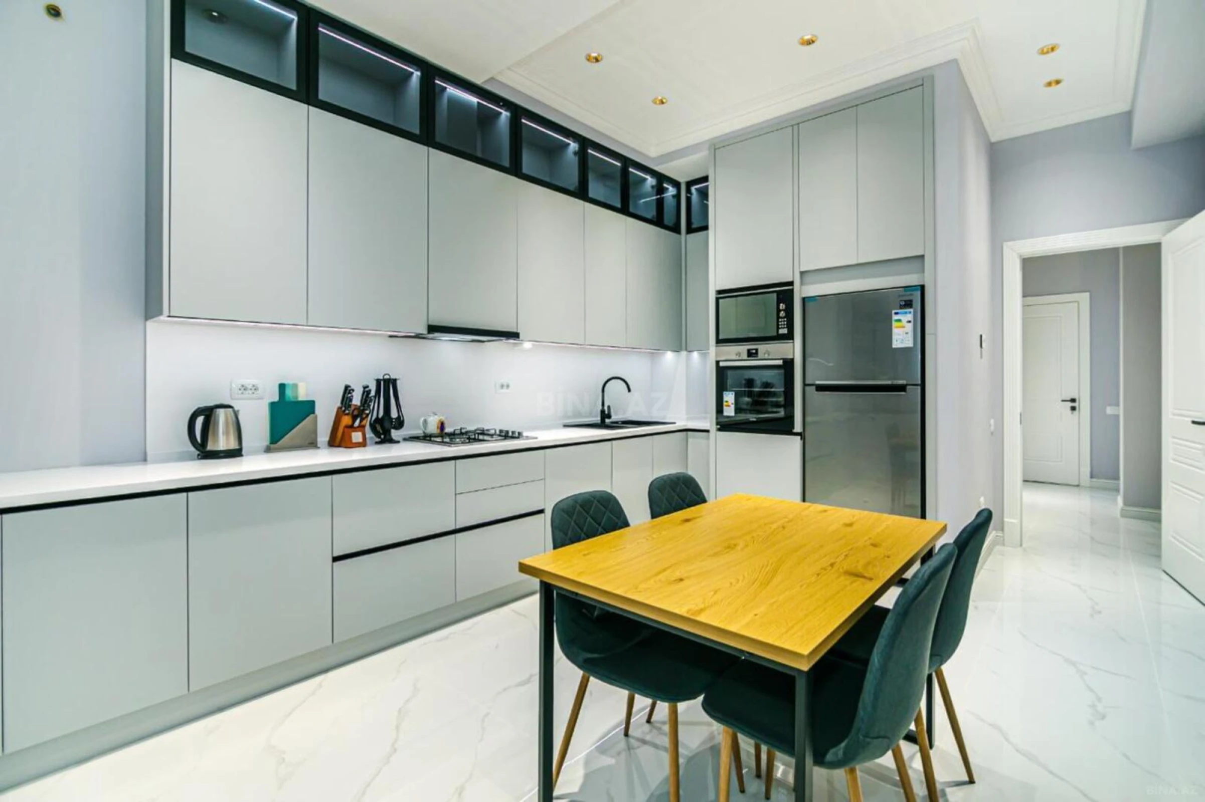 Kirayə verilir 3 otaqlı mənzil 140 m²