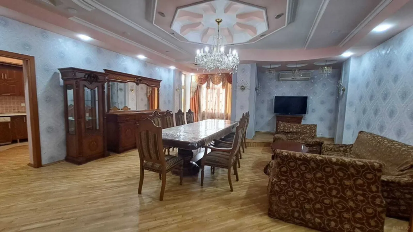 Satılır 4 otaqlı mənzil 190 m²