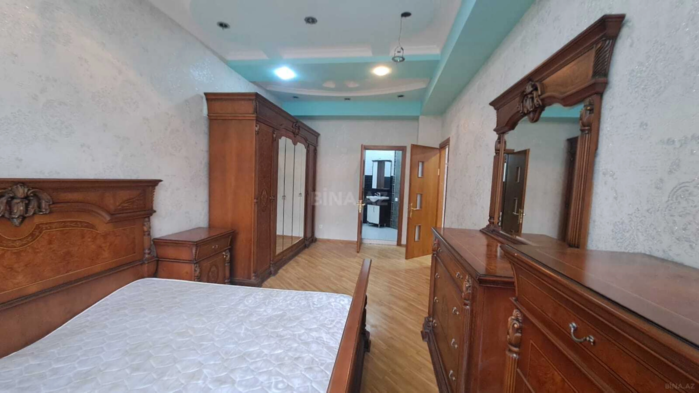 Satılır 4 otaqlı mənzil 190 m²
