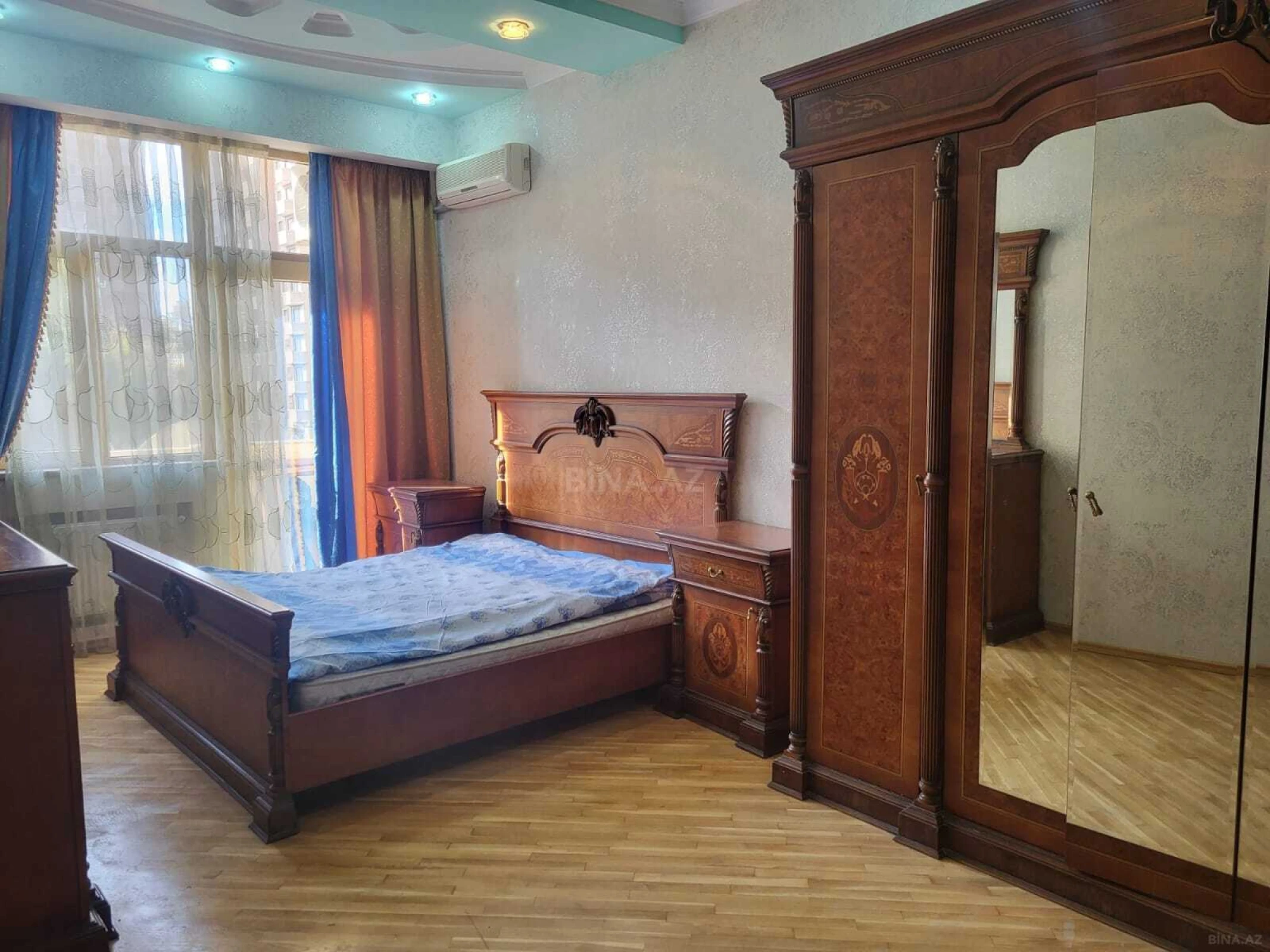 Satılır 4 otaqlı mənzil 190 m²