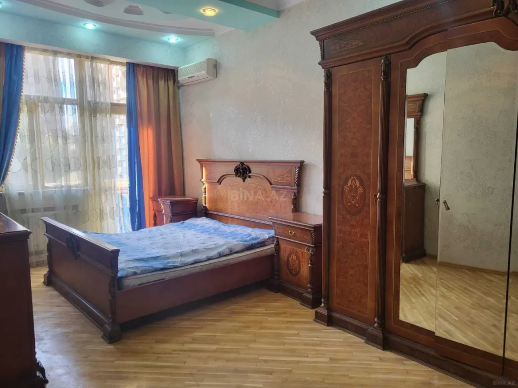 Satılır 4 otaqlı mənzil 190 m²