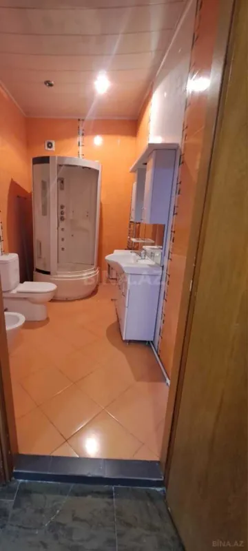 Satılır 4 otaqlı mənzil 190 m²