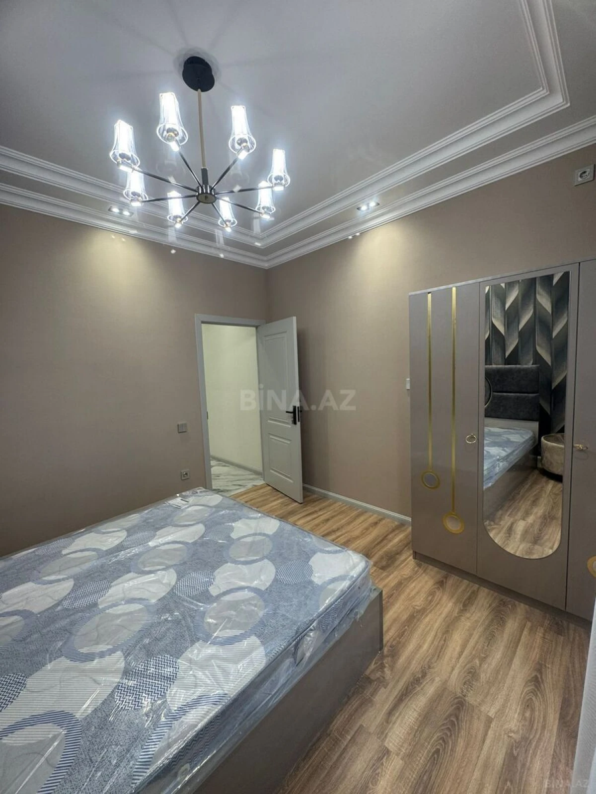 Satılır 2 otaqlı mənzil 67 m²