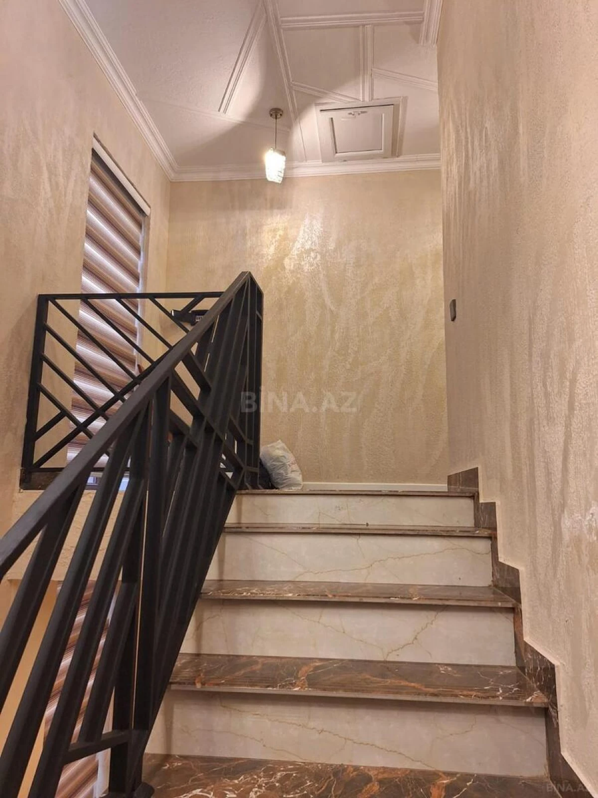 Satılır 6 otaqlı həyət evi 190 m²