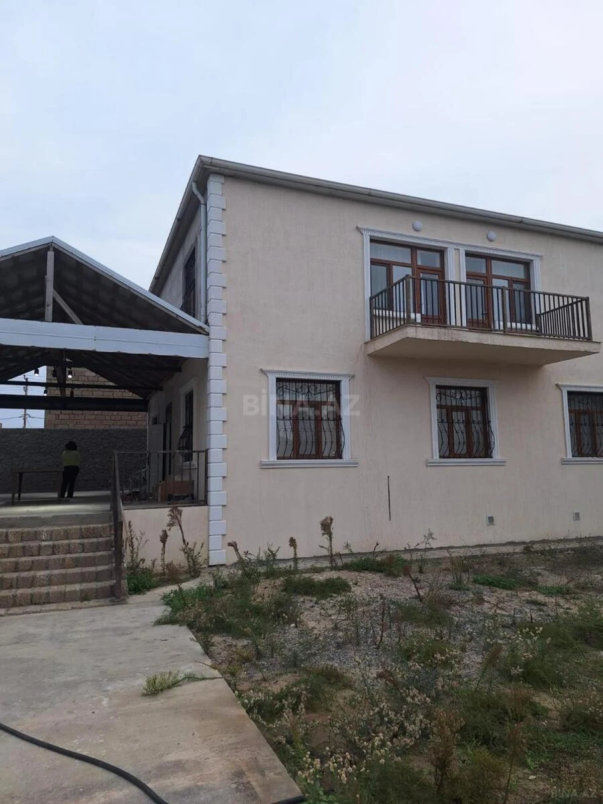 Satılır 6 otaqlı həyət evi 190 m²