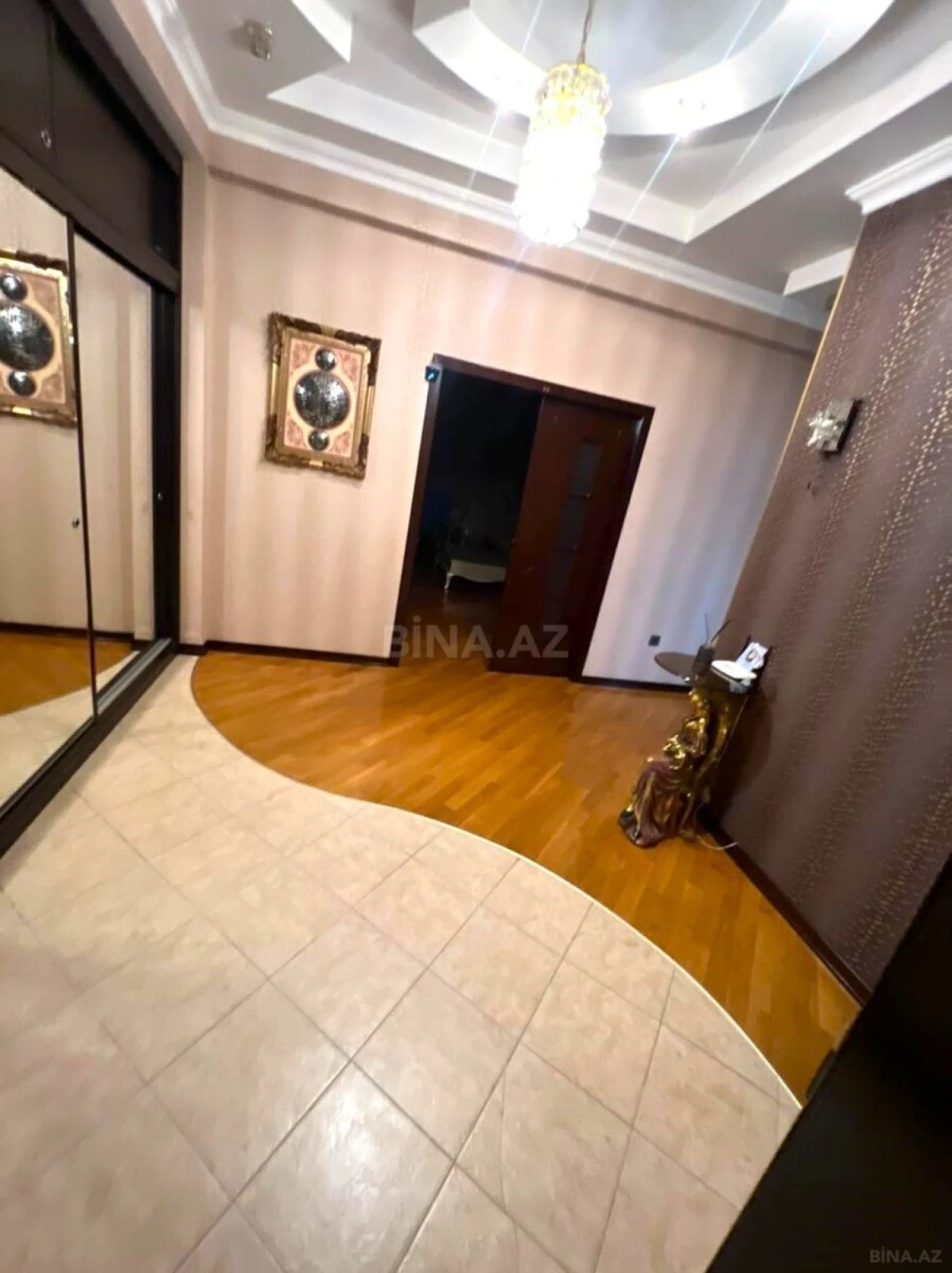 Satılır 3 otaqlı mənzil 117 m²