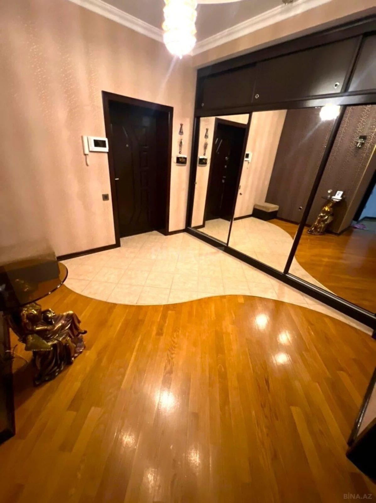 Satılır 3 otaqlı mənzil 117 m²