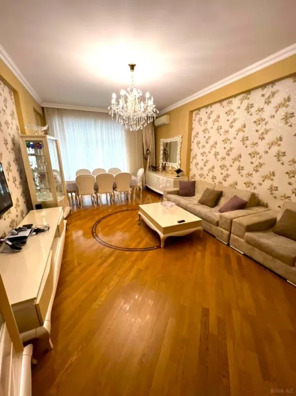 Satılır 3 otaqlı mənzil 117 m²
