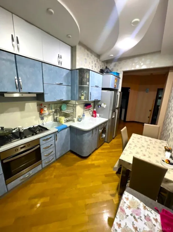 Satılır 3 otaqlı mənzil 117 m²