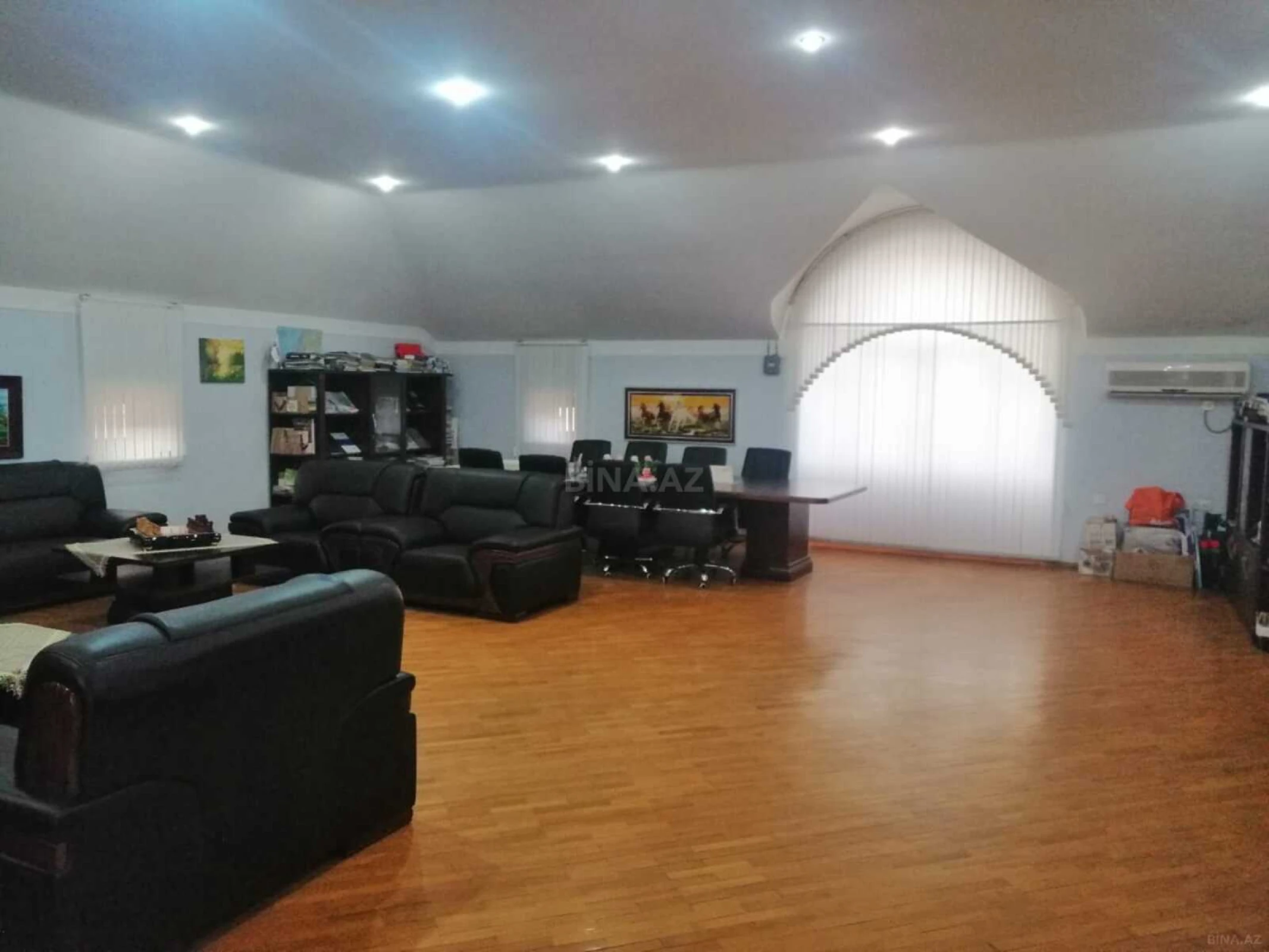 Satılır 8 otaqlı həyət evi 670 m²