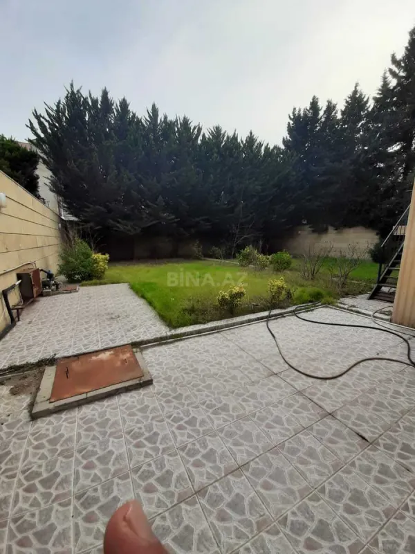 Satılır 8 otaqlı həyət evi 670 m²