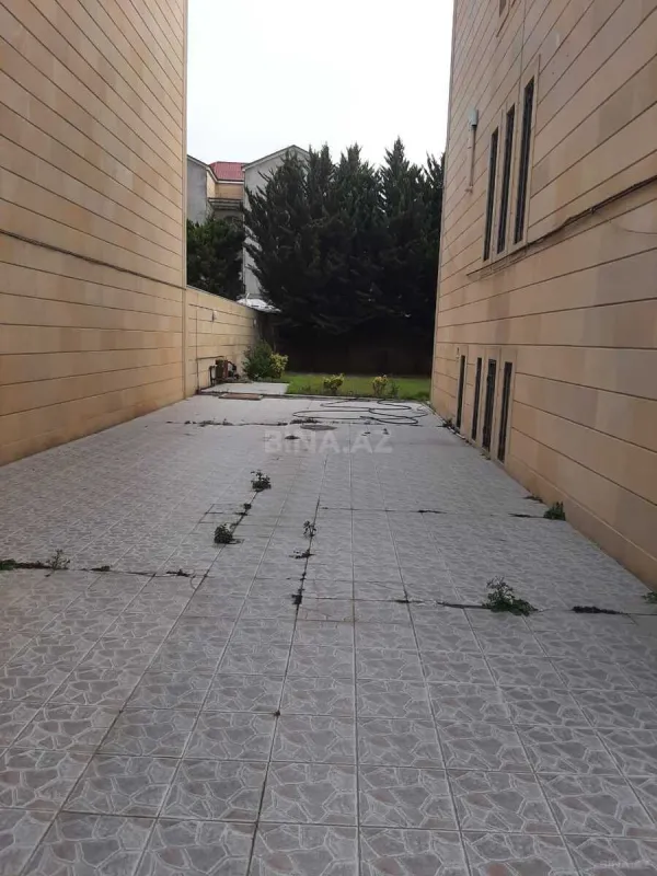 Satılır 8 otaqlı həyət evi 670 m²