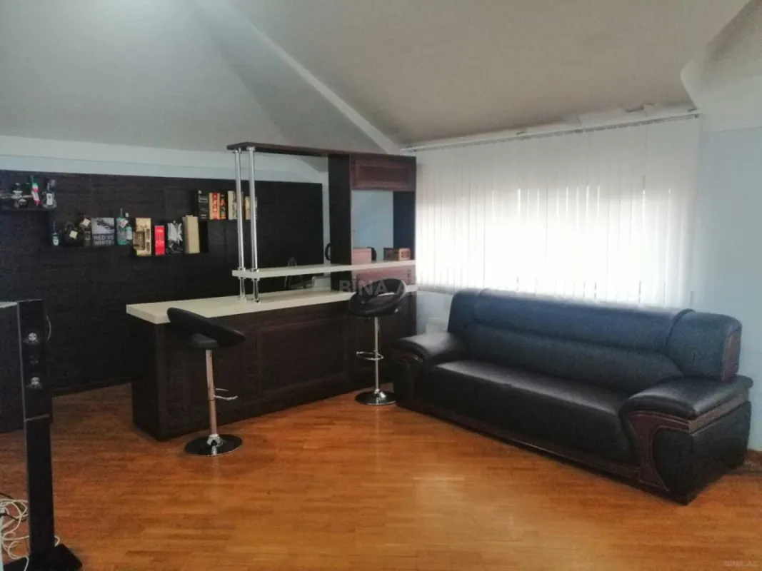 Satılır 8 otaqlı həyət evi 670 m²