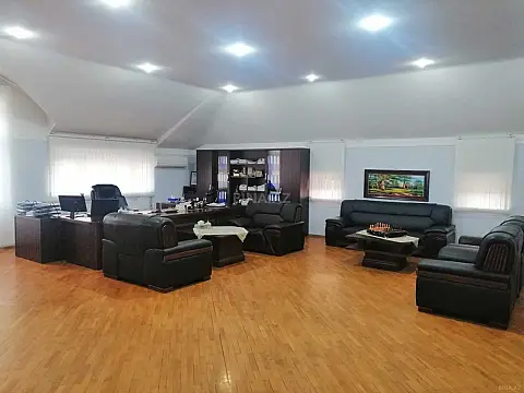 Satılır 8 otaqlı həyət evi 670 m²