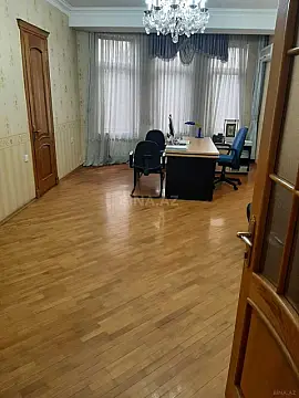 Satılır 8 otaqlı həyət evi 670 m²