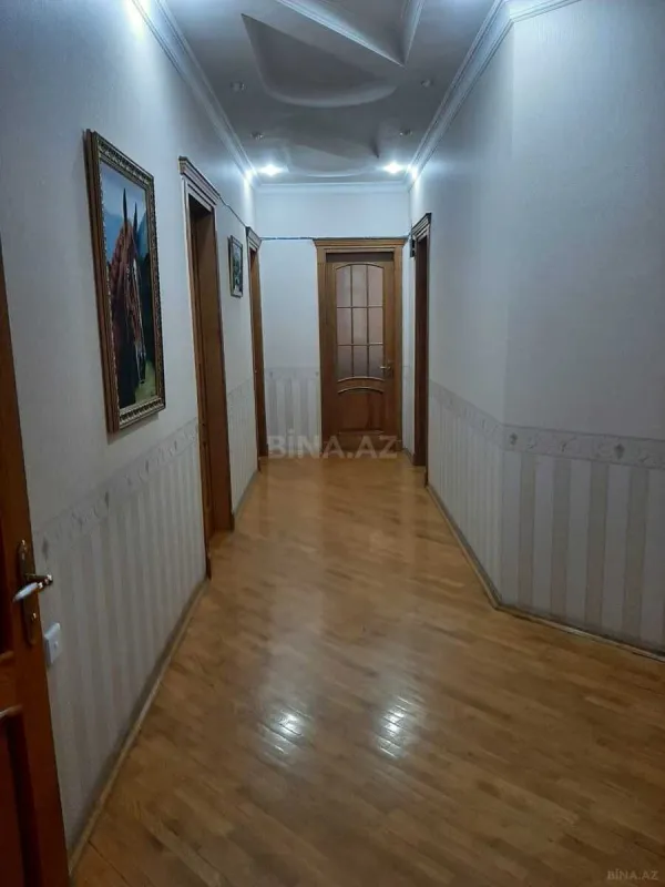 Satılır 8 otaqlı həyət evi 670 m²
