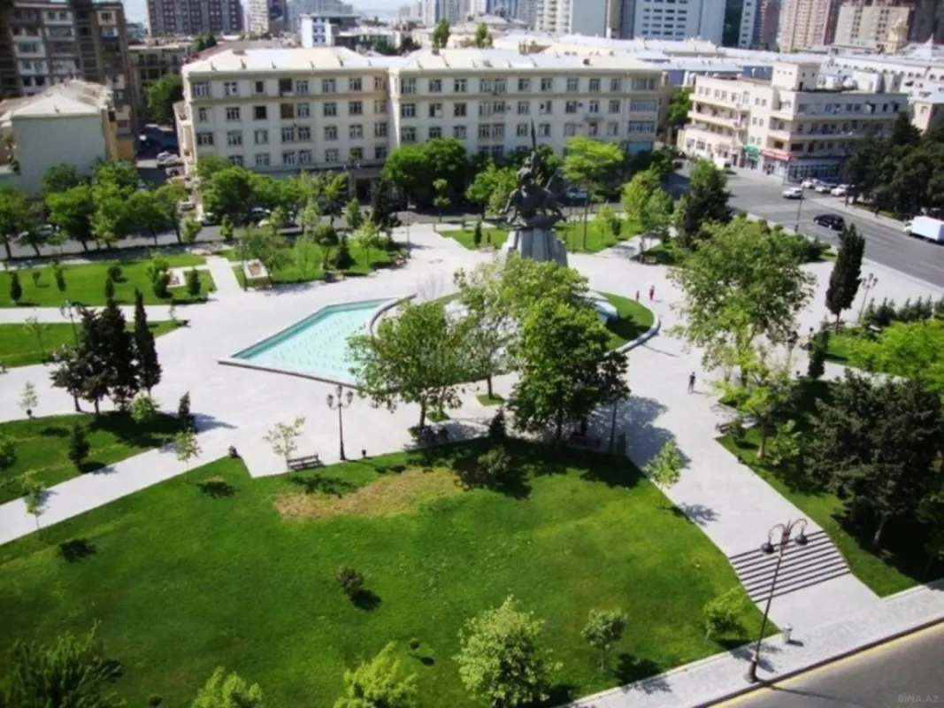 Satılır 3 otaqlı mənzil 140 m²